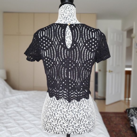 Forever 21 Black Short Sleeve Lace Crop Top - Picture 2 of 5